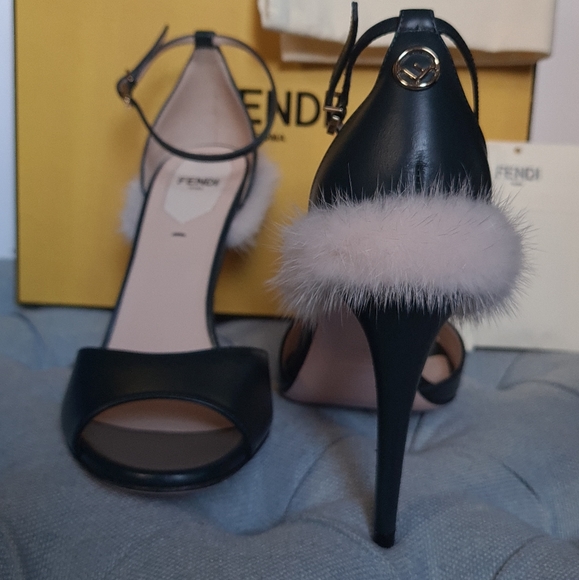 FENDI fur heels - Picture 4 of 17